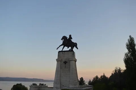 Памятник татищеву тольятти