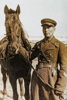 На этой фотографии запечатлены прославленные генералы кавалеристы