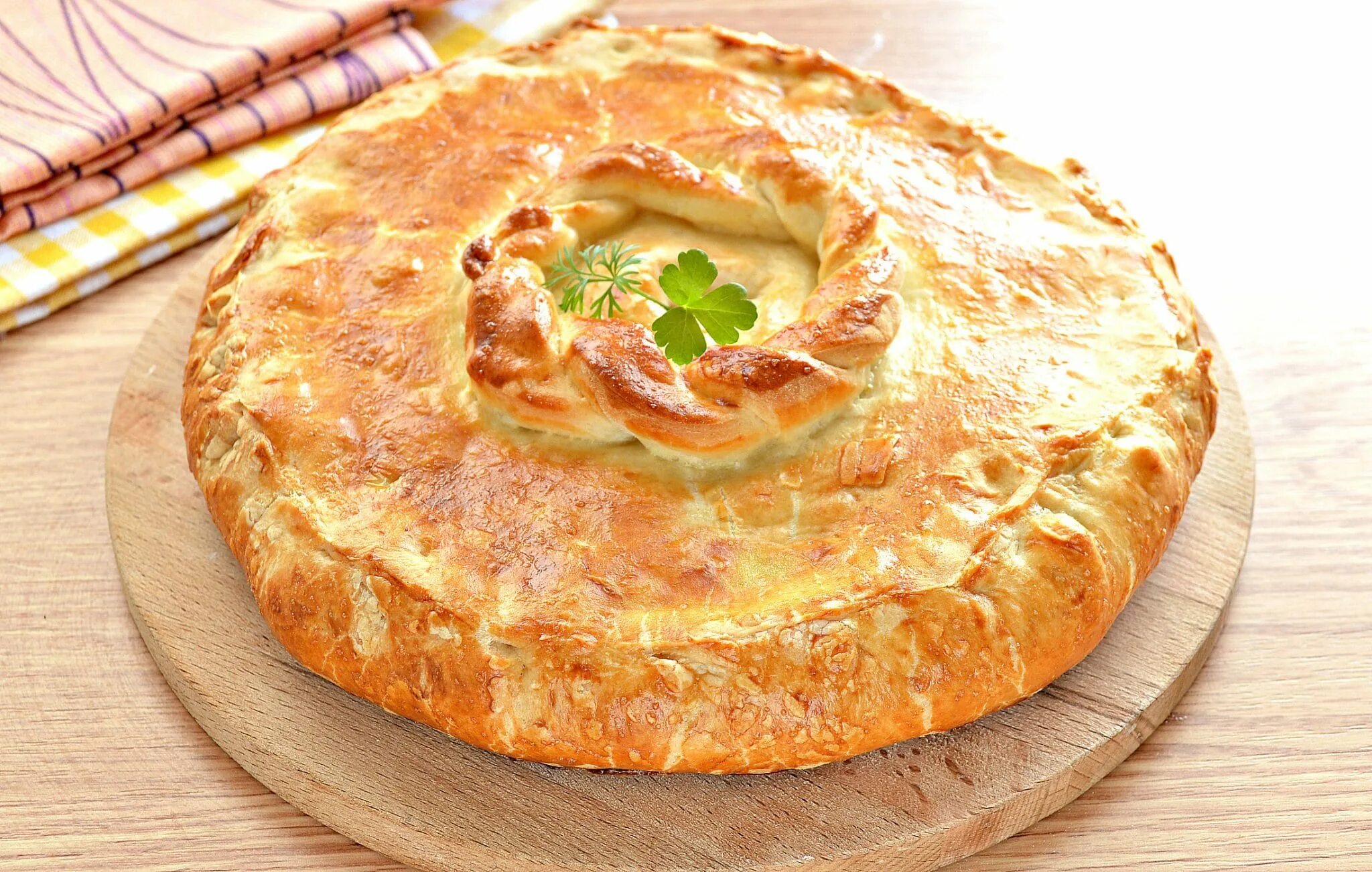 Слоеное тесто с курицей и картошкой. Мордовский курник. курник пирог с курицей. курник каттама. курник дрожжевой.