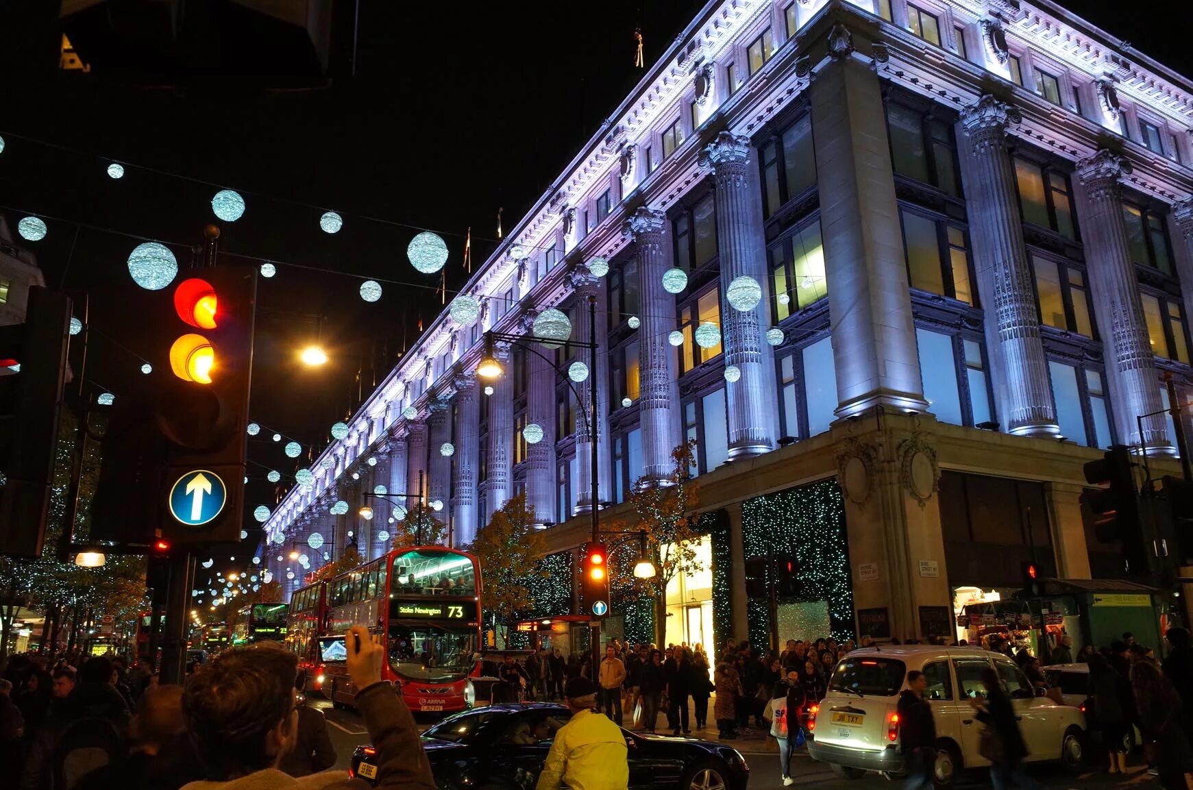 Selfridges Oxford Street. Оксфорд стрит магазины. Селфридж Оксфорд стрит. Оксфорд-стрит 400. Oxford street shops