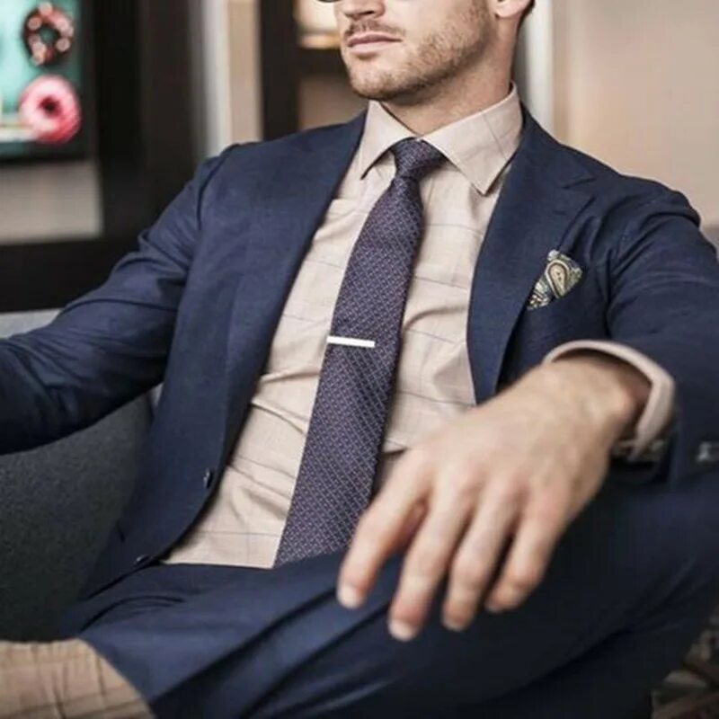 Успешный мужчина. Минпромторг кристелев алексей. Деловой костюм. Успешный мужчина. Кристелев алексей анатольевич.