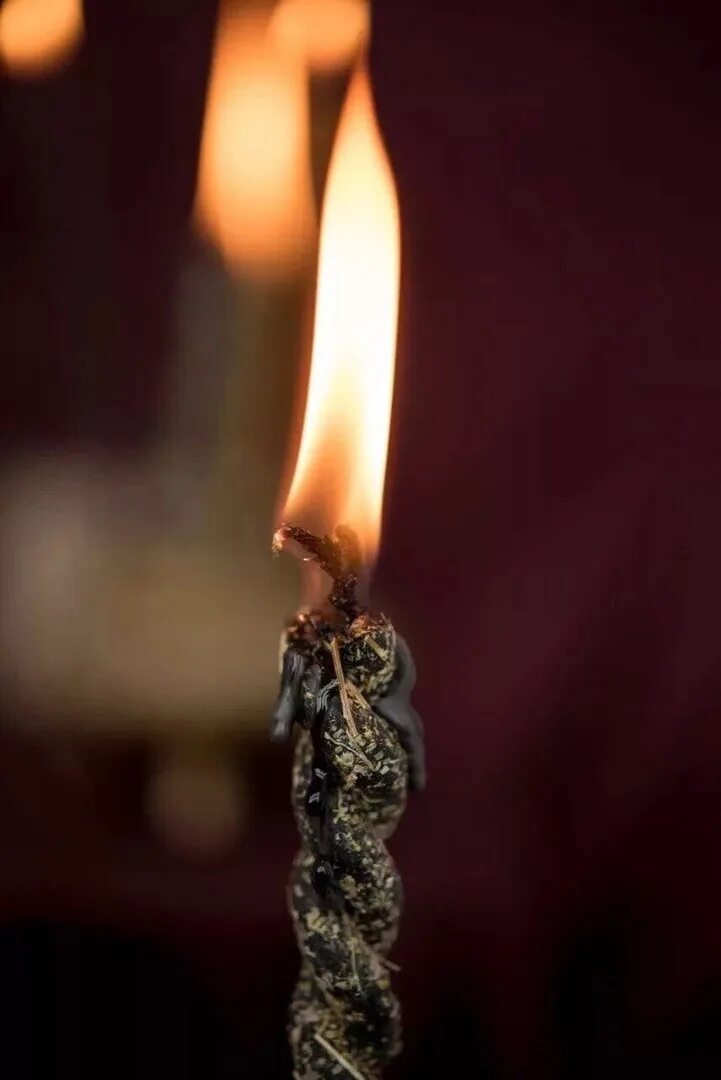 свеча очищение. очищение дома свечой. ритуал очищения от негатива свечой. очистка свечкой. очистка свечкой.