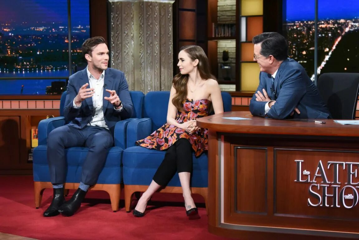 Николас коллинс. Николас коллинз. the late show with stephen colbert jesse eisenberg 2025. the late show.