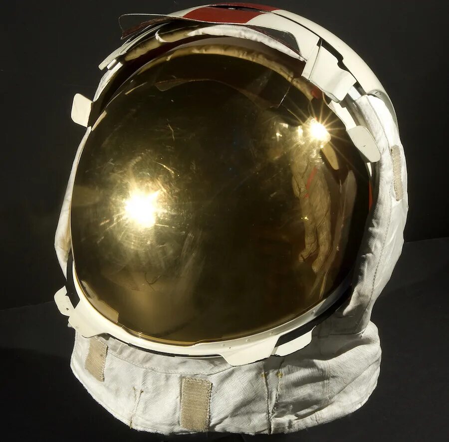 Шлем Astronaut Helmet. Шлем Космонавта Apollo 15. Шлем Космонавта НАСА сбоку. Отражение в шлеме Космонавта сбоку. Шлем космонавта фото