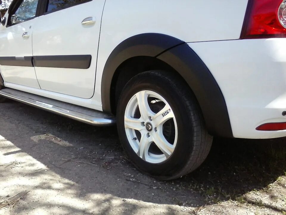 Птф ларгус кросс. Накладка заднего бампера ларгус кросс. Бампер передний ларгус кросс. Накладка ларгус кросс. Накладка бампера ларгус кросс правая.