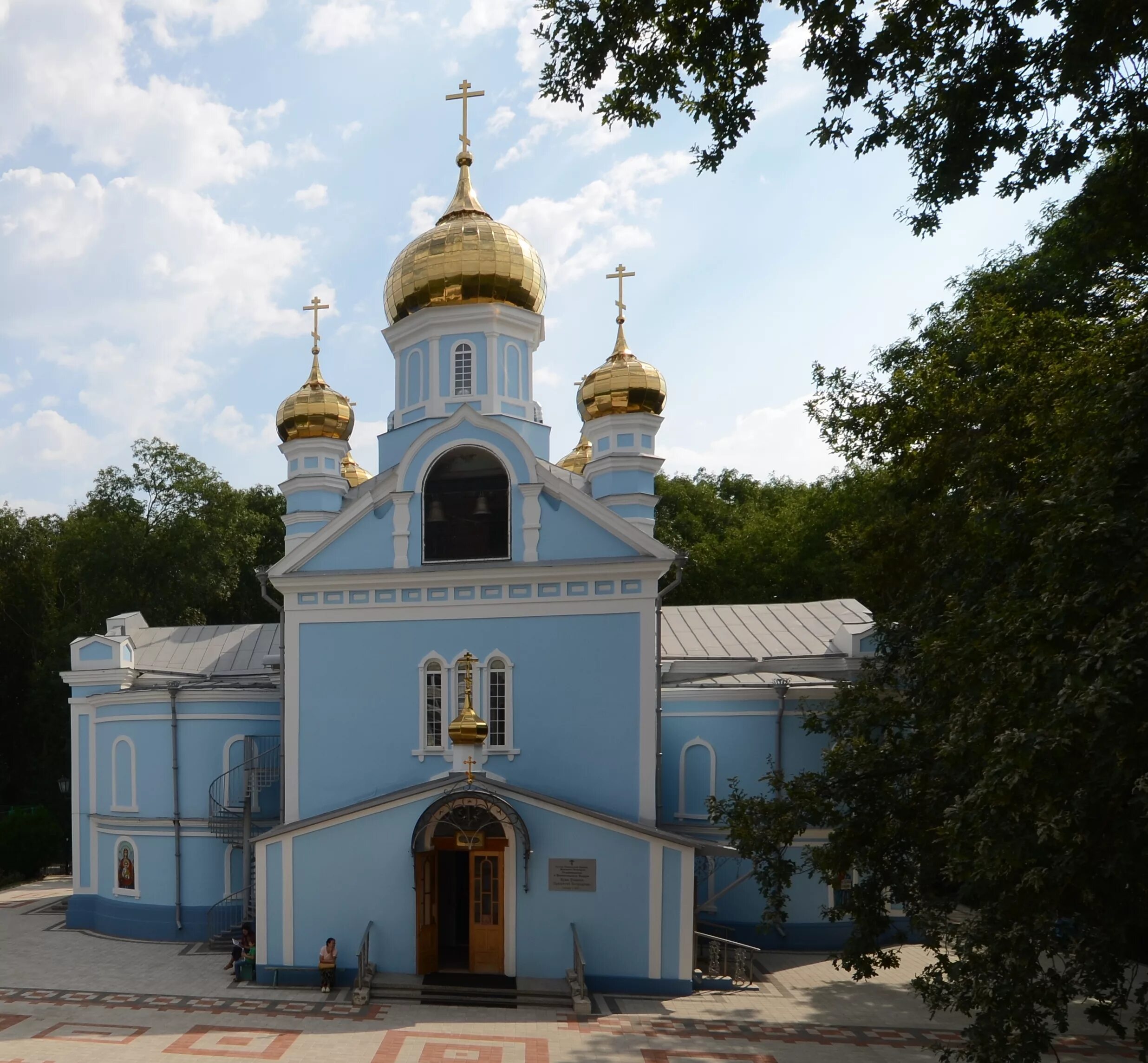 Церковь успенской богородицы. Храм Успения Божией матери Ставрополь. Церковь Успения Божией матери Успенское. Храм Успения Пресвятой Богородицы Воронеж.