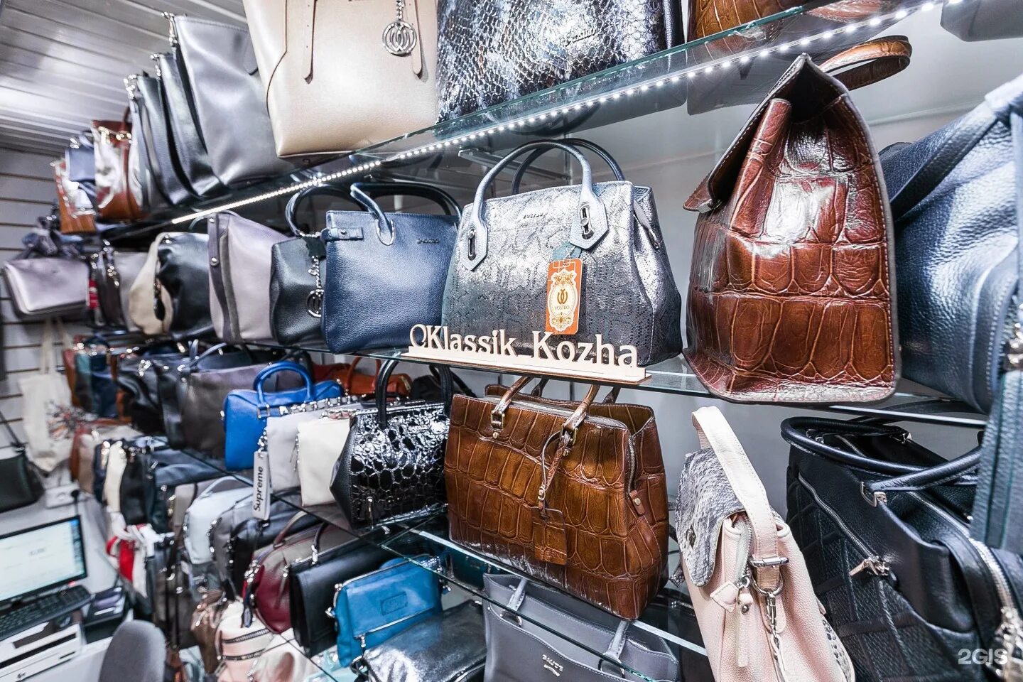 магазин кожи. турецкие кожаные куртки. кожевенный магазин. кожа и мех. метелица куртки кожа с мехом.