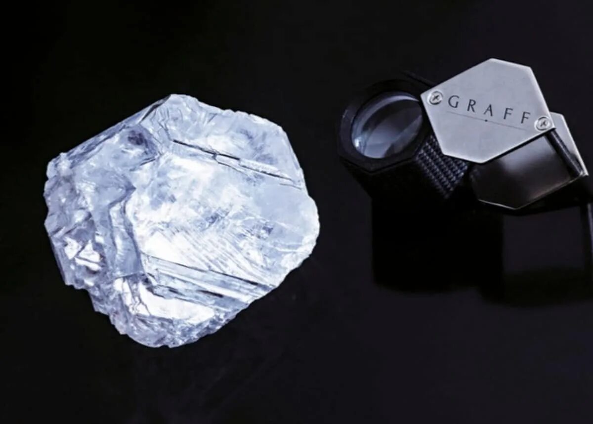 Осколок алмаза. Lesedi la rona алмаз. Diamond april. Карбоната алмаз. 300 карат в граммах.