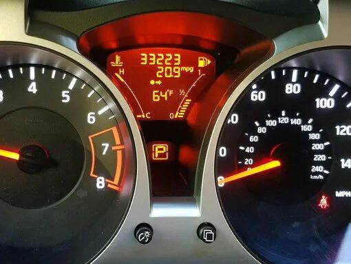 Check engine на приборной панели. На табло ключ в машине. Табло автомобиля. Сигнальные лампы на панели приборов скания 5. Кнопка валет ниссан теана j33.