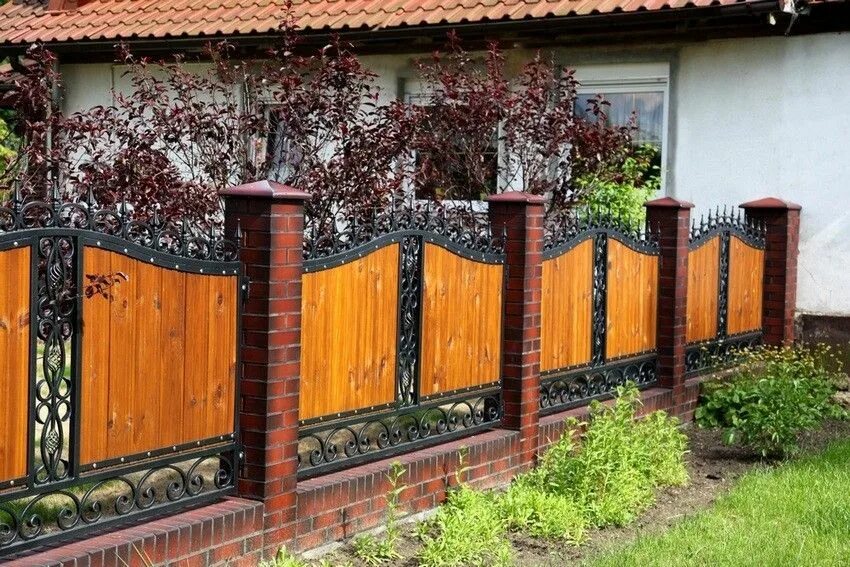 Фото фасад для забора купить на озоне. Комбинированные заборы. Деревянный забор. Красивый забор. Красивый деревянный забор.
