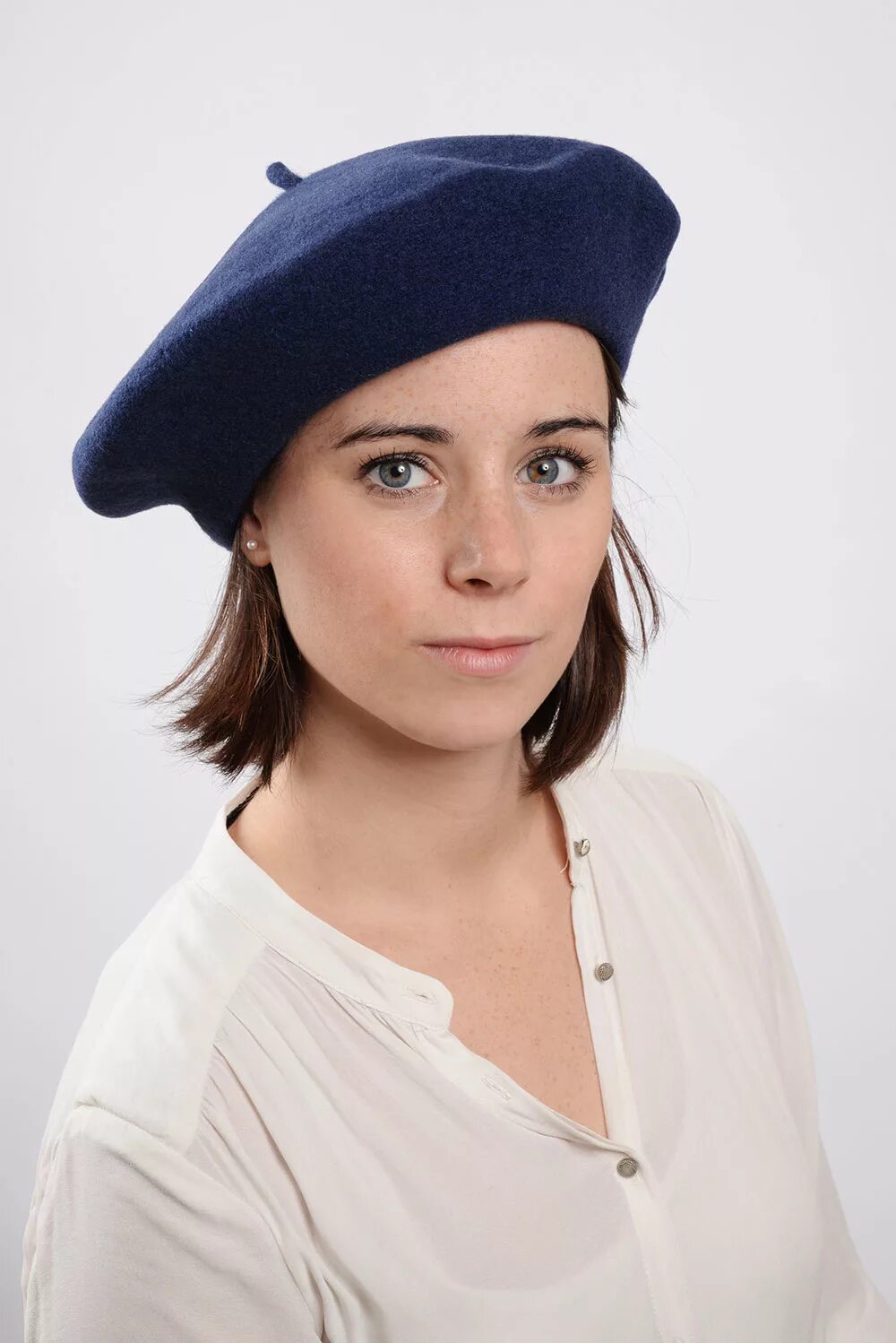 Le Beret Francais берет. Французская беретка 2021. Головной убор француженок. Французские шапки женские. Берет плотный
