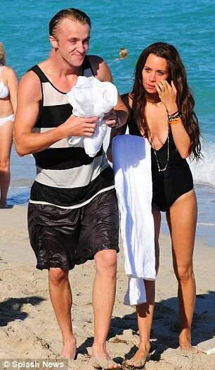 Фиби тонкин и том фелтон. Фиби тонкин и том фелтон. Том фелтон и фиби. Tom felton and phoebe tonkin. Фиьи тонкинми том фелтон.