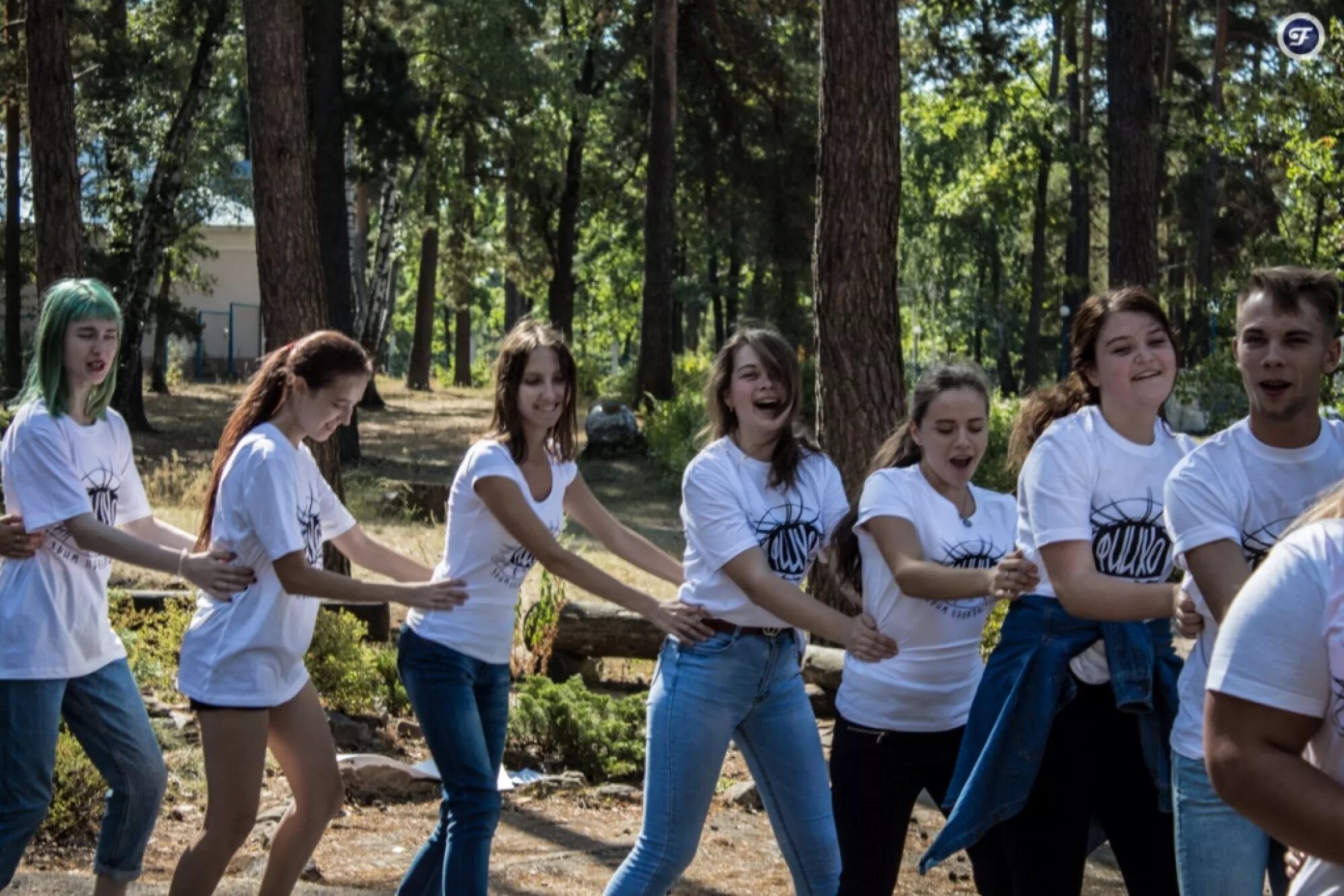 Студенческая жизнь начинается с клуба читать. Студенческая жизнь начинается с клуба читать. Илимк юургу. Студенческая жизнь. Посвящение в студенты клуб.