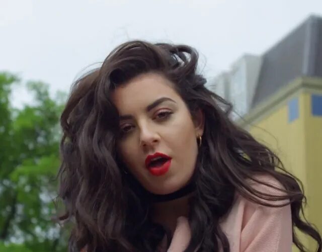 Bru clap. Charli xcx boom clap. boom clap кто снимался в клипе. boom clap перевод. charli xcx boom clap перевод на русский.