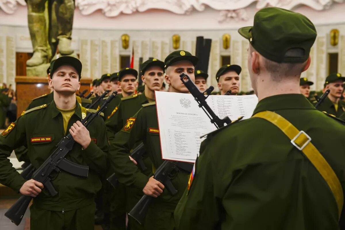 Семёновский полк присяга на Поклонной горе. Присяга Семеновский полк 2019. Семеновский полк присяга 2020. Семеновский полк служба в армии.