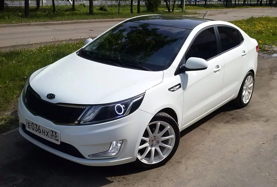 Кия Рио 3 седан белая. Киа Рио белая 2014. Kia Rio White 2011. Кия Рио 2016 белая. Тюнингованные рио