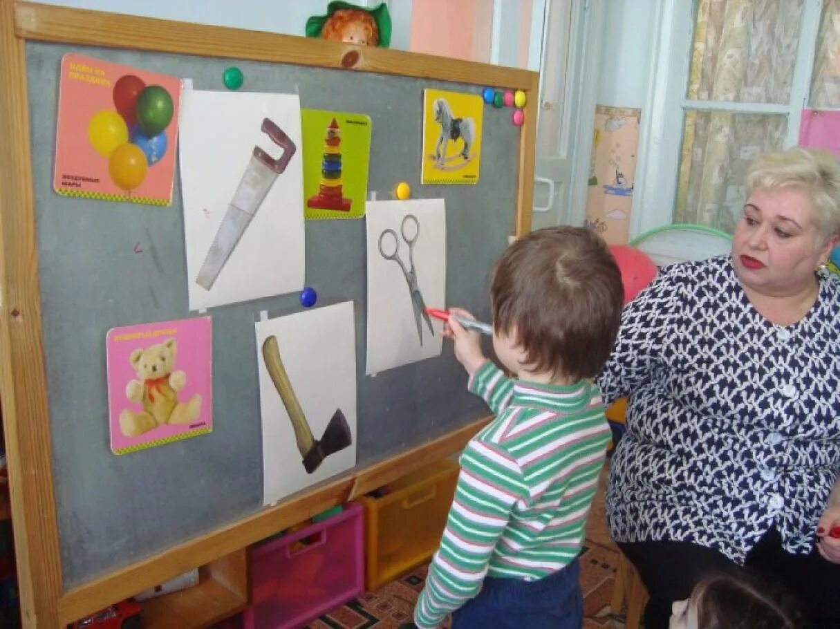 ОБЖ занятие в старшей группе. Занятие по безопасности в старшей группе. Занятие по ОБЖ В средней группе. Занятия по ОБЖ В старшей группе детского сада фотоотчет. Фцкм в первой младшей группе