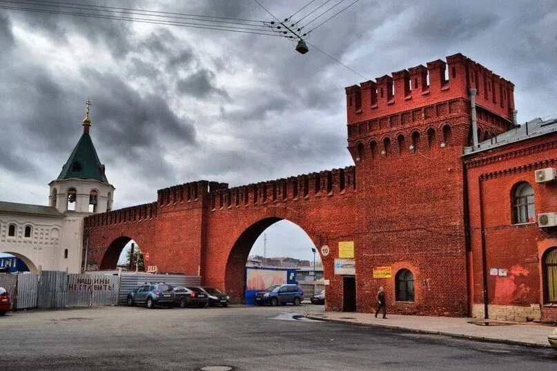 Миргородская 1 Санкт-Петербург Кремлевская стена. Крепостная стена Санкт-Петербург Полтавская улица. Кремлевский спб