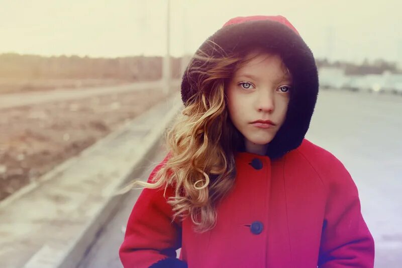 Портрет. Фильм 2021 про девочку со странным ртом. Фотоискусство портрет. Странная девочка 4. Странная девочка.