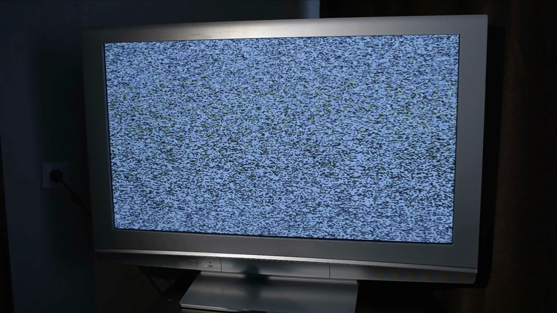 Монитор с помехами. Серый экран телевизора. Приближенный экран телевизора. Сломанный экран телевизора.
