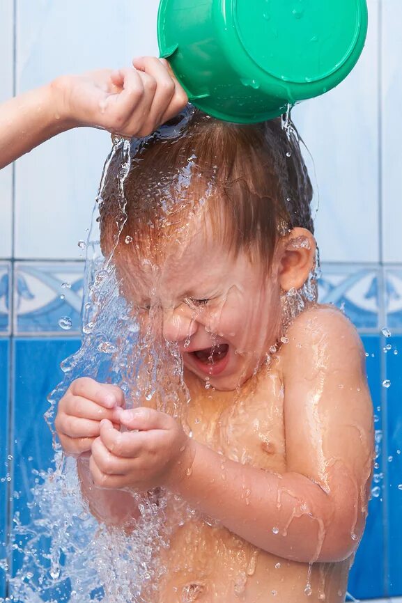 Закаливание. Водные процедуры для детей. Закаливание водой. Закаливание водой детей. Умывайся вид