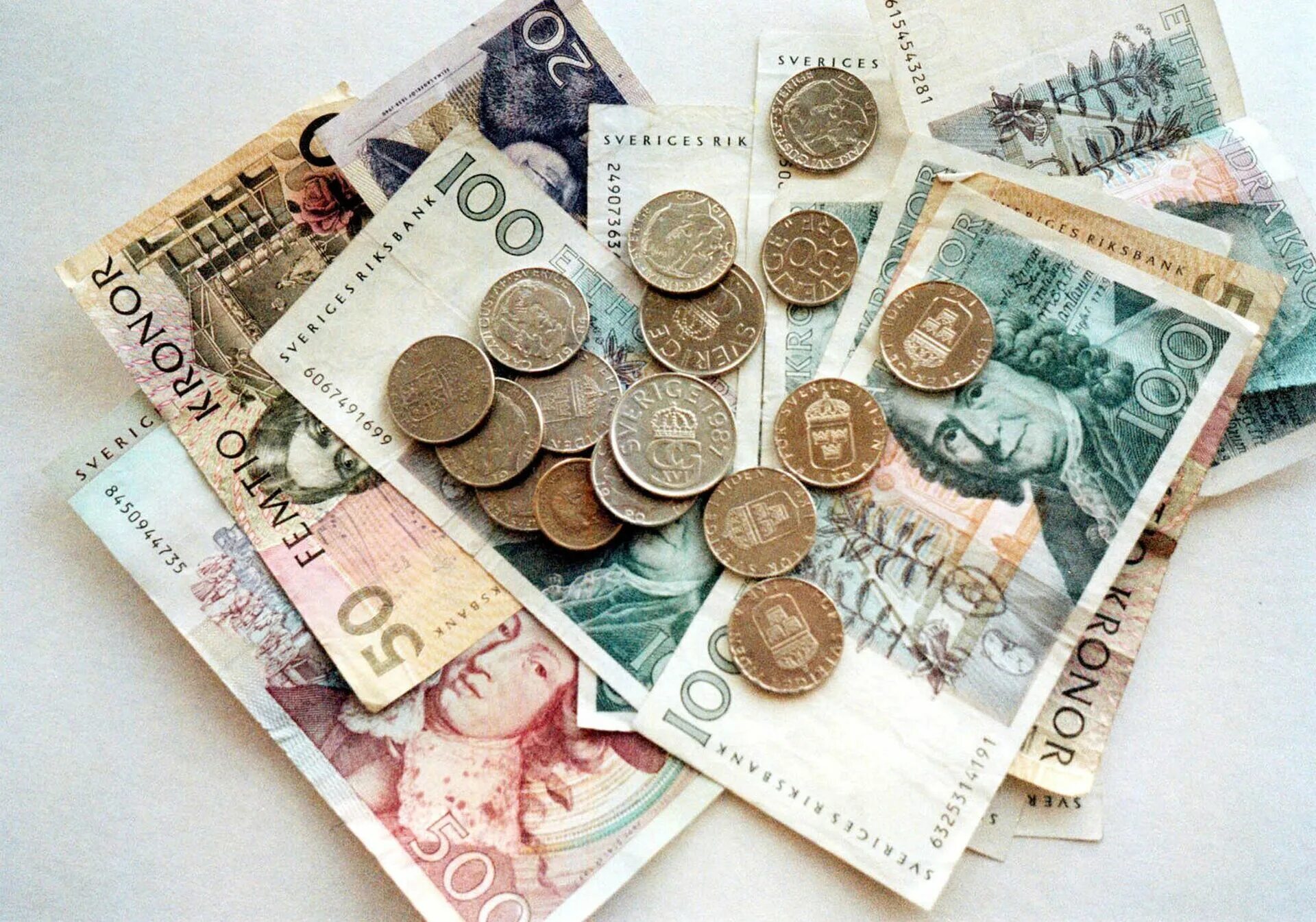 Шведская денежная единица. Денежная валюта Швеции. Валюта шведская крона. Национальная валюта Швеции. Денежная единица Швеции.