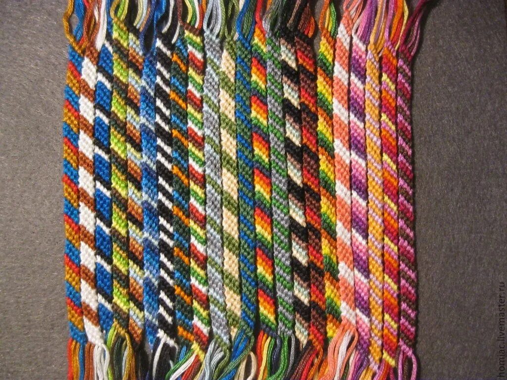 Фенечка из мулине. Браслеты из мулине. Смысл цветов фенечек. Фенечки из мулине. Сочетание цветов для фенечек.
