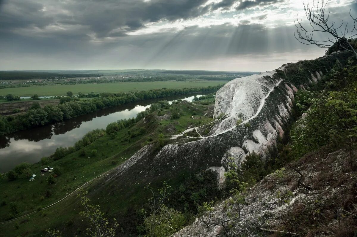 Воронеж холмы. Меловые скалы Воронежская область. Сторожевые скалы Воронежская область. Меловые горы Воронеж. Сторожевое Воронежская область меловые горы.