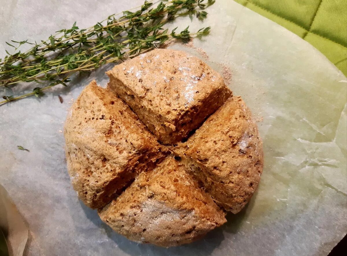 Irish soda bread. Содовый хлеб. Хлеб с изюмом. Ирландский содовый хлеб. Содовый хлеб.