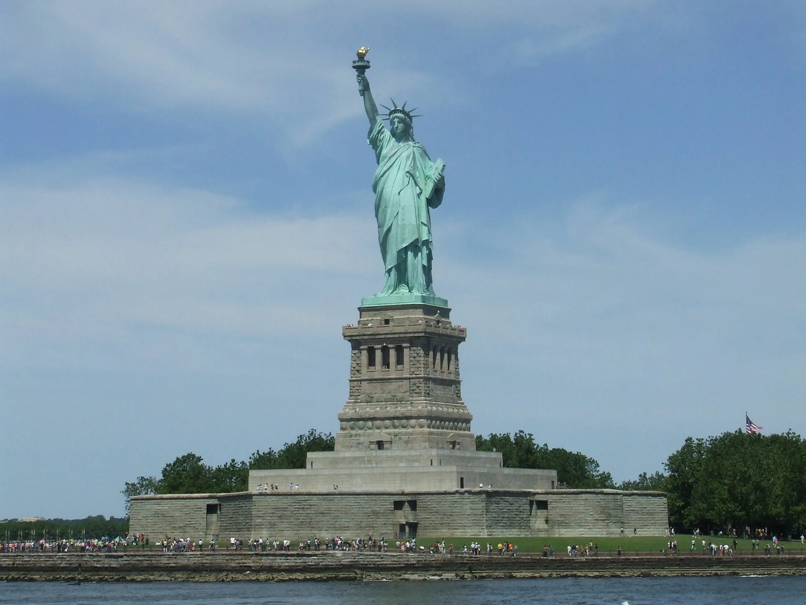 Страна где статуя свободы. Статуя свободы Нью-Йорк. Статуя свободы символ Нью Йорка. НЬЮЙ РРК статуя свободы. Статуя Либерти.