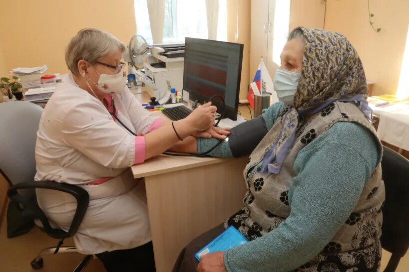 медицинский работник. заведующая терапевтическим отделением поликлиники. зав терапевтическим отделением. медсестры в црб. номер телефона заведующей црб.