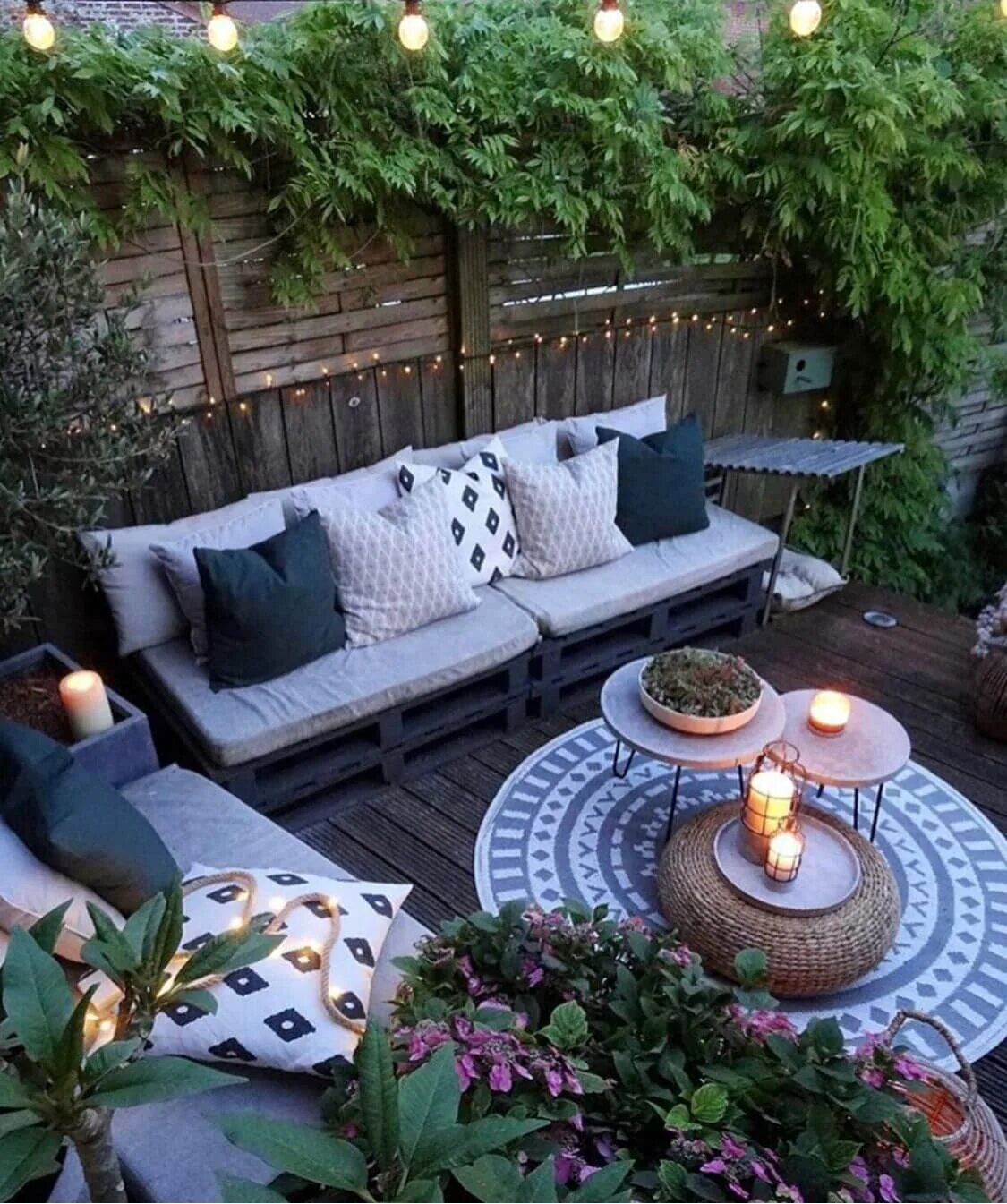 Зона отдыха на частном участке. Патио на даче. Терраса в саду. Красивые уголки на даче. Декор заднего двора.
