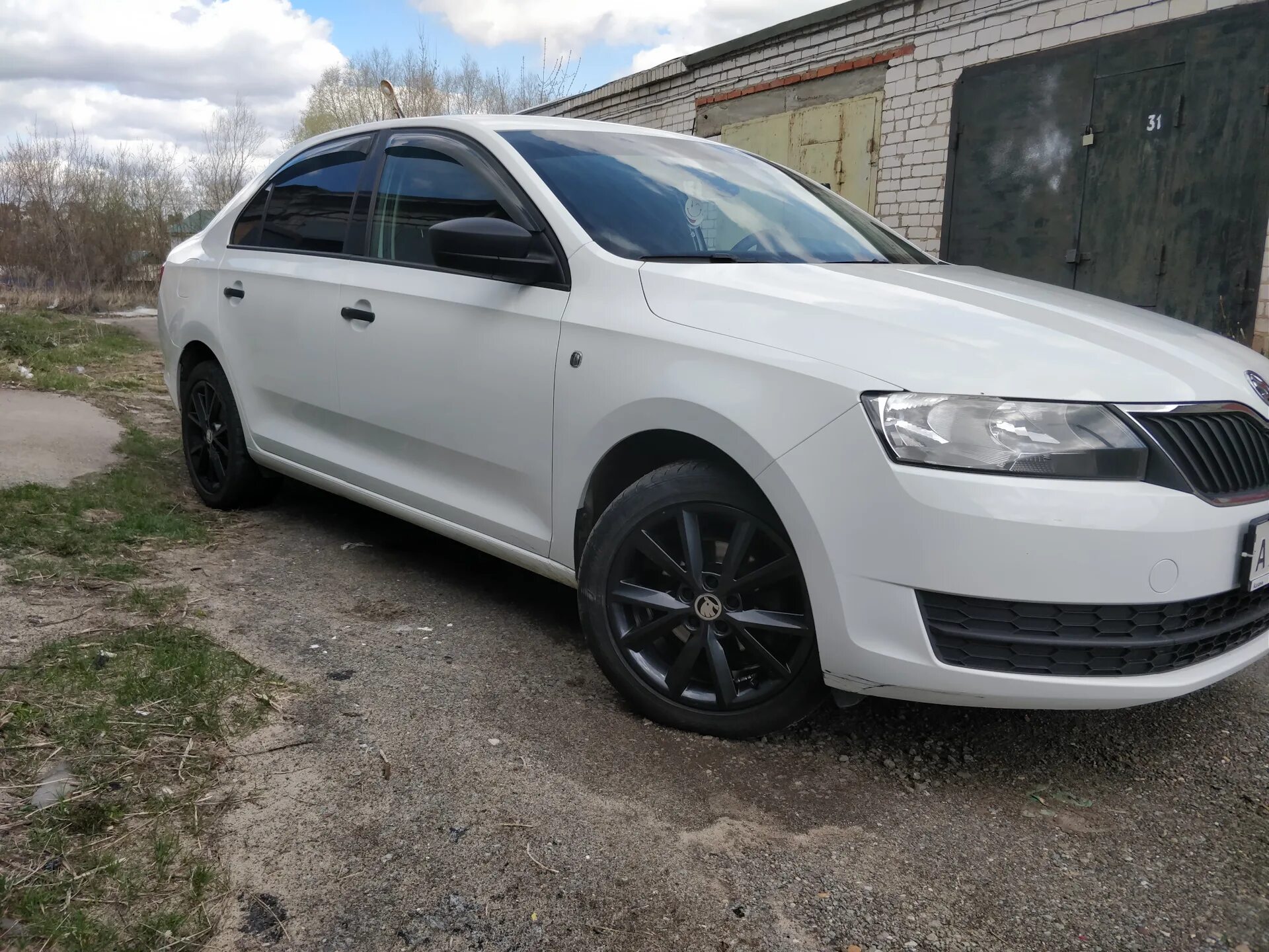 Skoda Rapid диски r16. Skoda Rapid r18 чёрная. Шкода Рапид литье на 16. Литье на Рапид r16. Skoda rapid r16