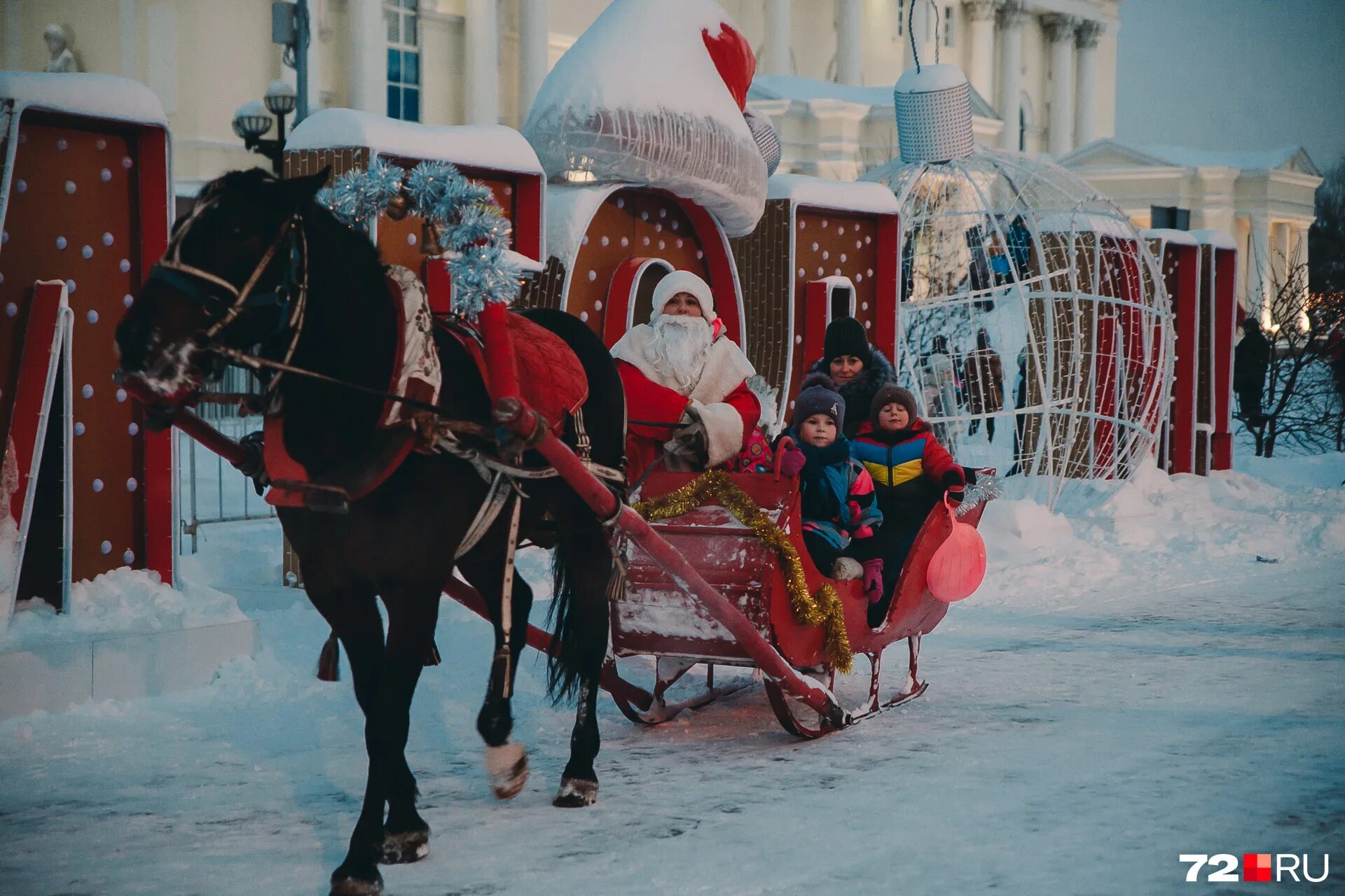 Куда сходить 1 января в тюмени. Гилёвская роща тюмень каток. Цветной бульвар тюмень 2022. Куда сходить 1 января в тюмени. Новогодние красивые открытие 2022 год.