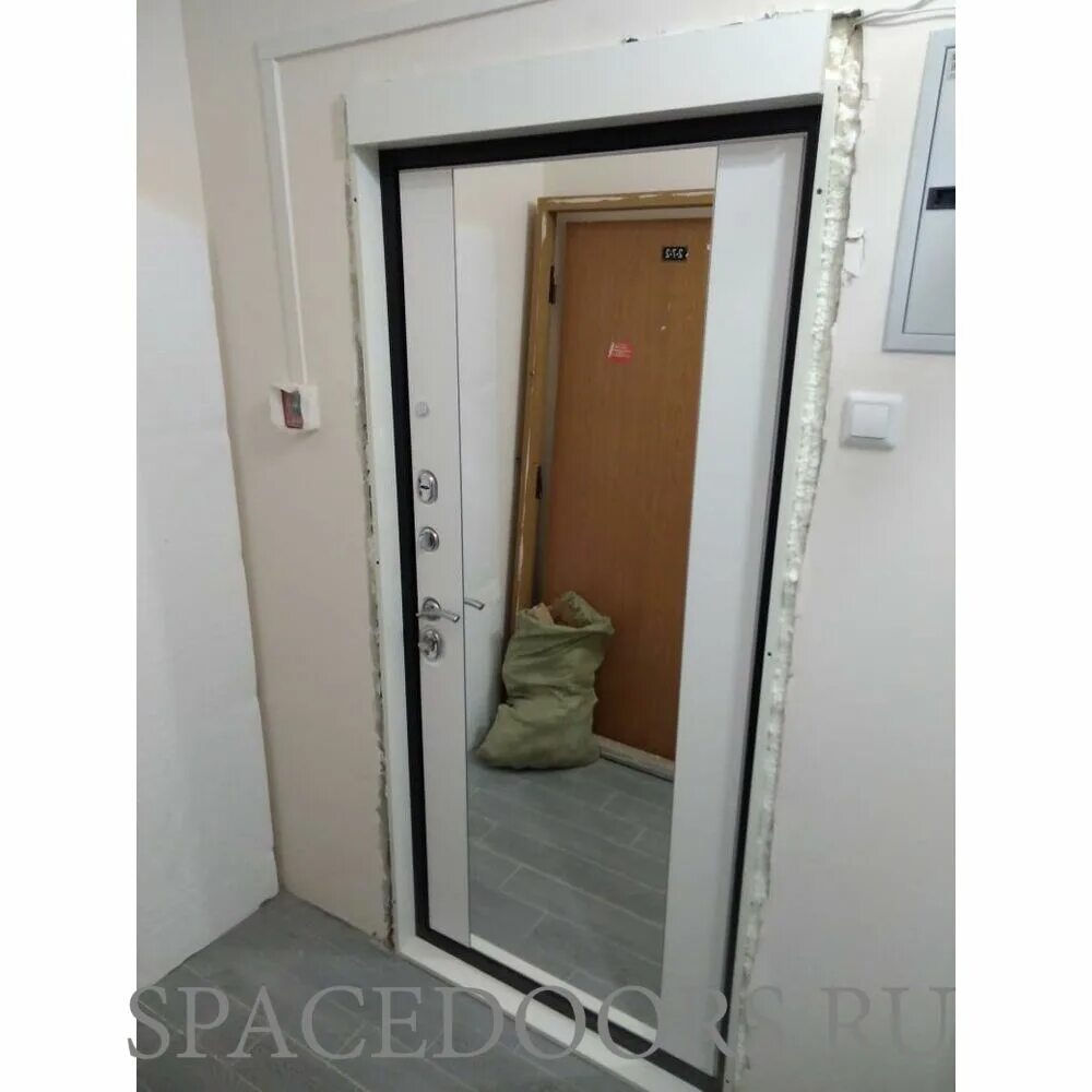 Как заменить зеркало на двери diy chunky wood mirror from old mirrored closet door Sliding mirror closet doors