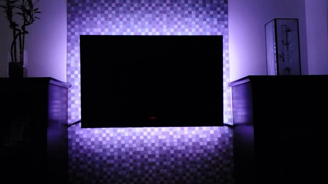Подсветка телевизора белый. Телевизор Philips Cinema 21 9 TV. HLT полка с подсветкой led 863x328. Фоновая подсветка для телевизора. Телевизор в темной комнате