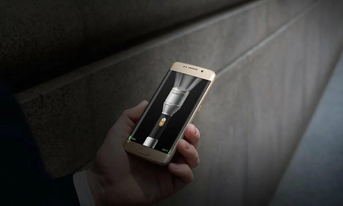 Google включи фонарик. Смартфон с фонариком. фонарик на мобильнике. фонарь в смартфоне. сотовый телефон с фонариком.
