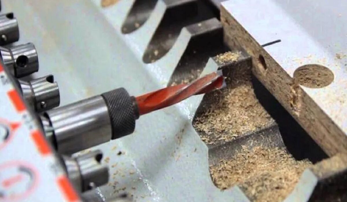 присадка отверстий в лдсп 32. присадка конфирмат d5+d8. фрезеровка лдсп дсп чпу. присадка распил. фрезерование лдсп.