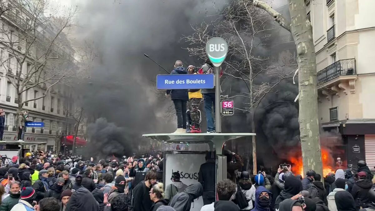Франция пала. Протесты во Франции. Протесты в Украине.