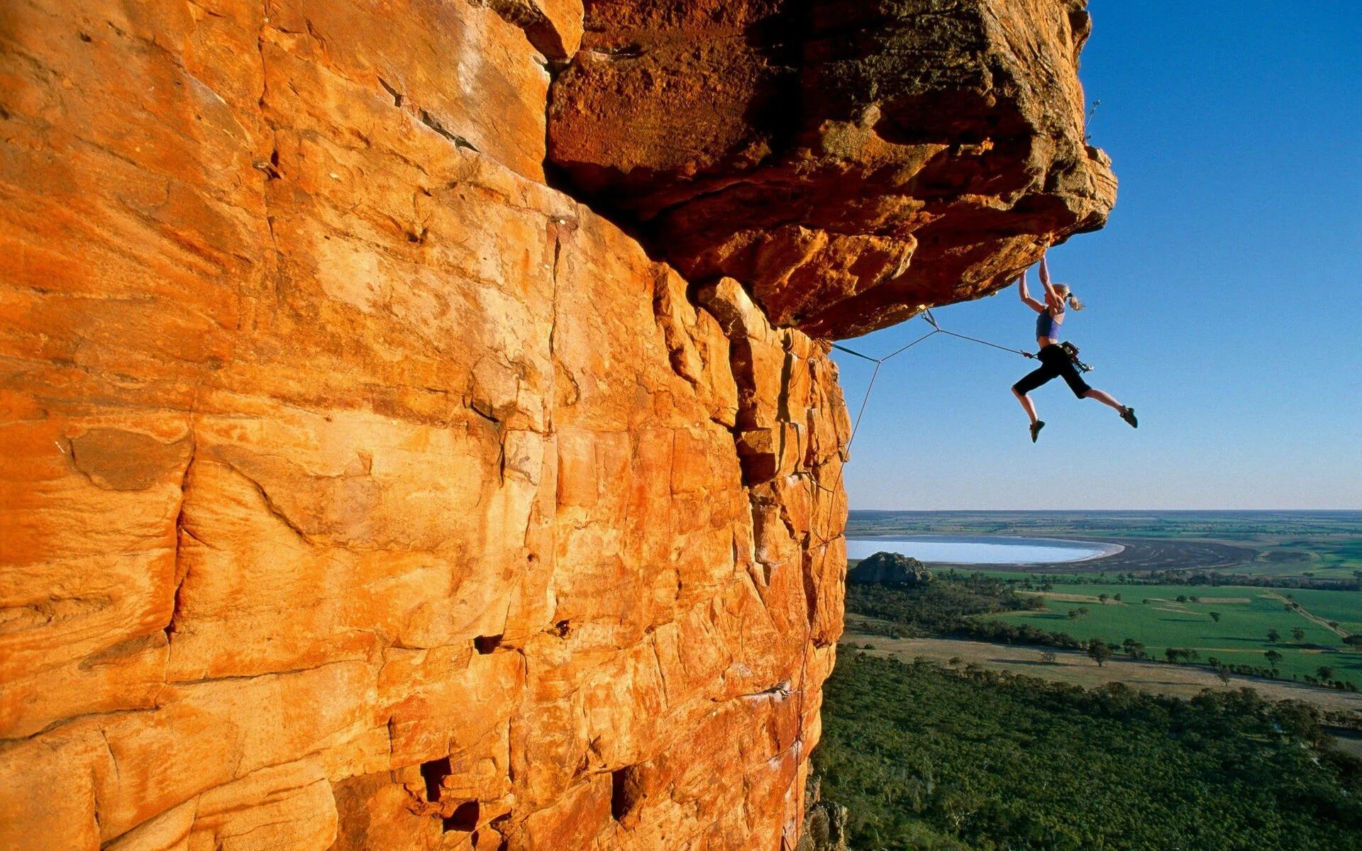 Climb picture. Скалолазание. Скалолазание в горах. Скалолазание на скалах. Человек на скале.