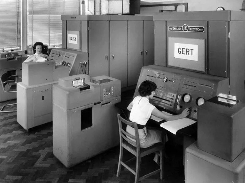 Первый микро. Компьютер 1970. ЭВМ 1970 годов. ЕС ЭВМ. Компьютер ЭВМ.