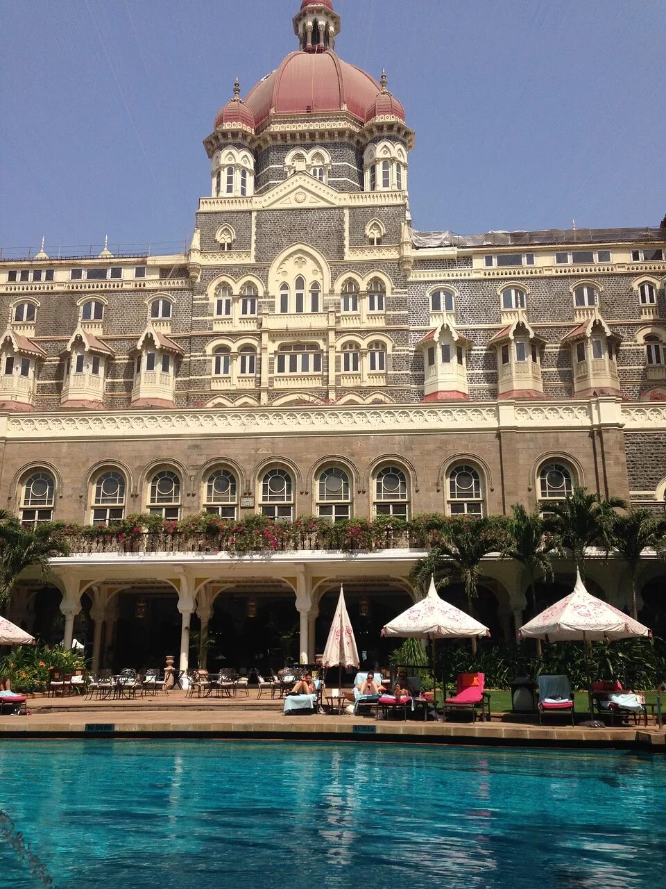 Отель тадж махал 2008. Отель Тадж в Мумбаи. Дворец-отель «Тадж-Махал» Мумбай. Гостиница Тадж Махал в Мумбаи. Отель Тадж Махал в Мумбаи сейчас.