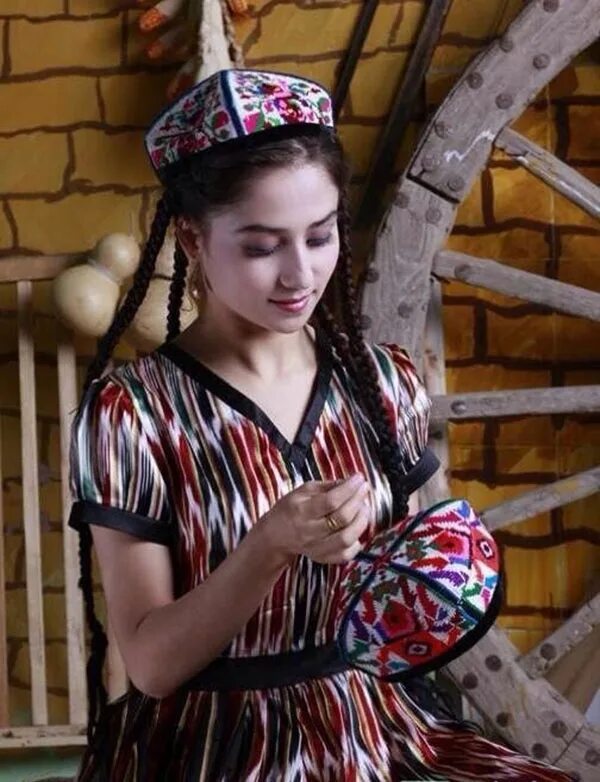 Келин дуппи. Узбекские девушки. Таджикские косички национальные. Узбекские косички. Кизлар дом