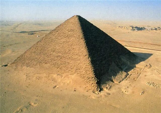 Северная пирамида Снофру. Три пирамиды Снофру. Египетские пирамиды тетраэдр. Самая маленькая пирамида в Египте.