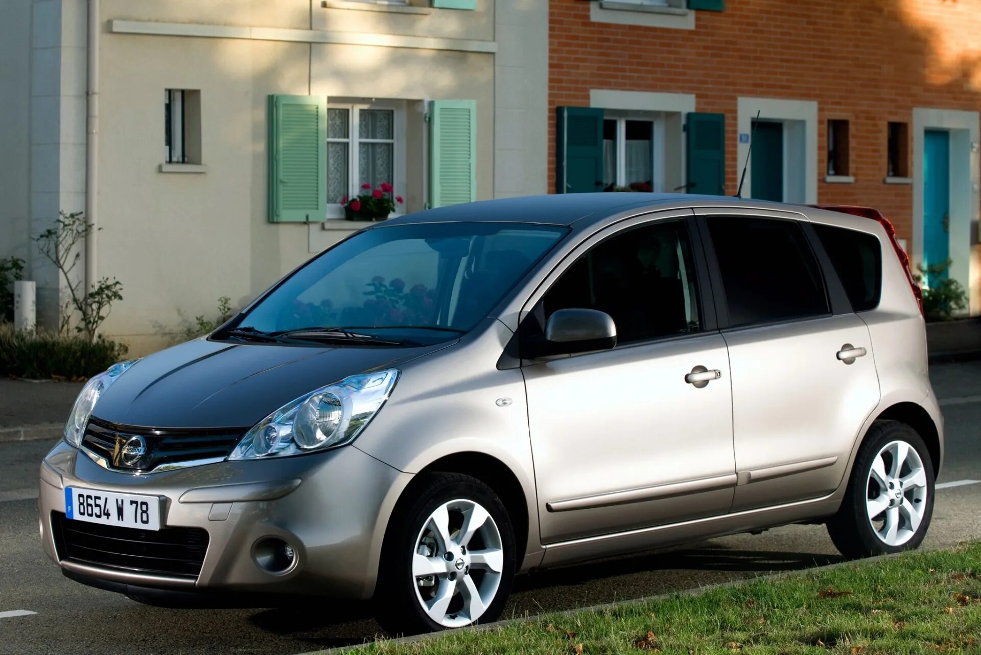 Ниссан ноут технические. Nissan Note 2009. Nissan Note e11. Nissan Note e11 2013. Nissan Note 2011 1.6.