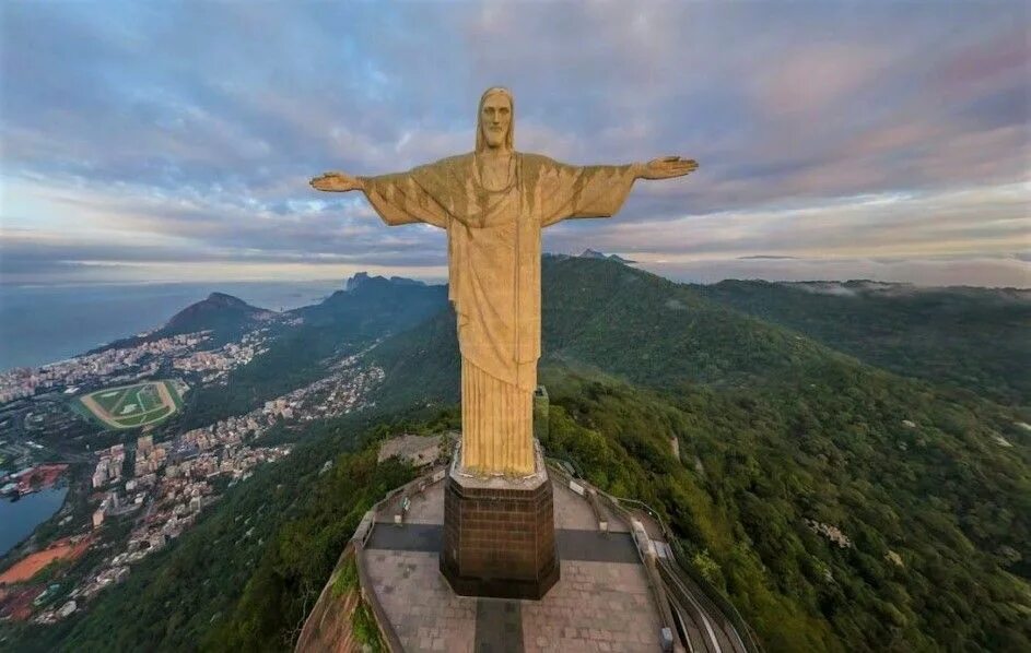 Памятники бразилии. Христос Искупитель Рио де Жанейро. Статуя Иисуса Христа Искупителя. Статуя Иисуса в Рио де Жанейро. Гора Корковадо статуя Христа.