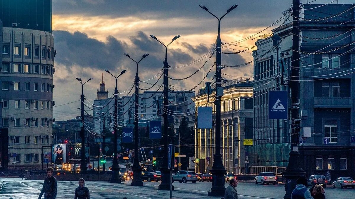 Погодная улица. Киев пасмурно. Финляндия улицы пасмурно. Пасмурность в городе Эстетика. Пасмурно на улице Челябинск.