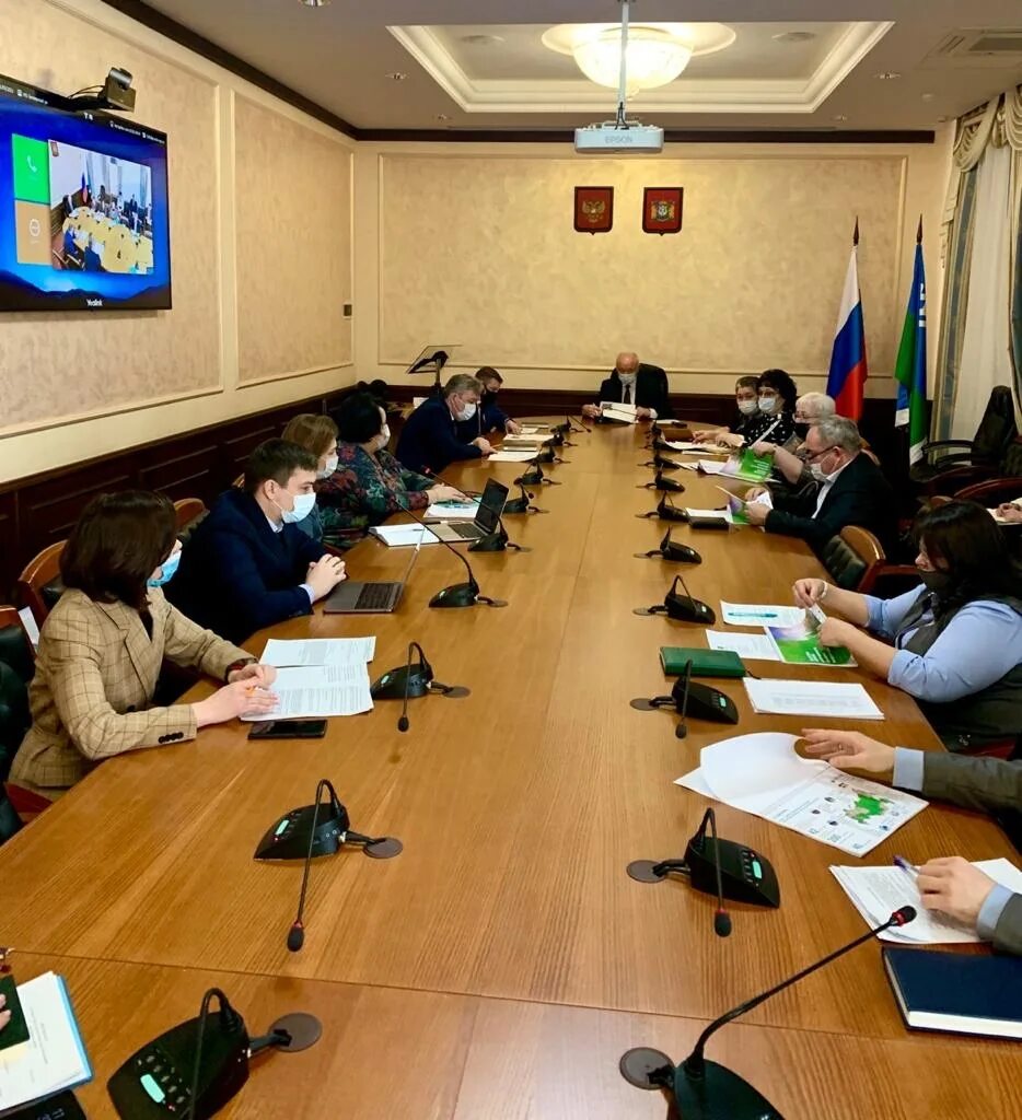 Чиновник в администрации хмао. Хмао комарова наталья владимировна хмао. Единая россия члены «единой россии». Арбитражный суд ханты-мансийского автономного округа югры. Хмао госслужащий.