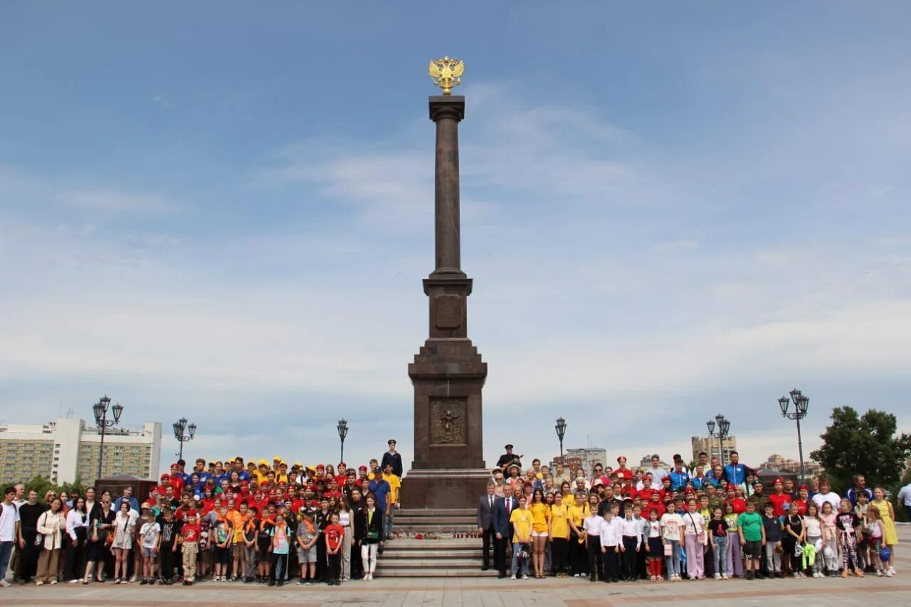 1 июня хабаровск. Стела «город воинской славы» (Хабаровск). Стела город воинской славы. Площадь славы. 22 Июня свеча памяти Хабаровск.