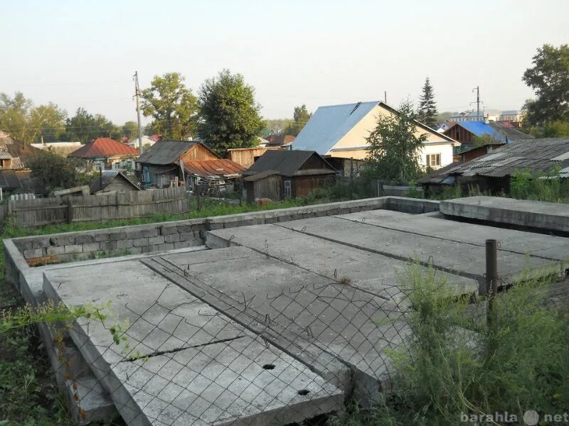 Купить участок в бийске. Недострой Бийск. Город Бийск район лесозавода. Частные дома в Бийске на Лесозаводе. Продам земельный участок под гараж объявление.